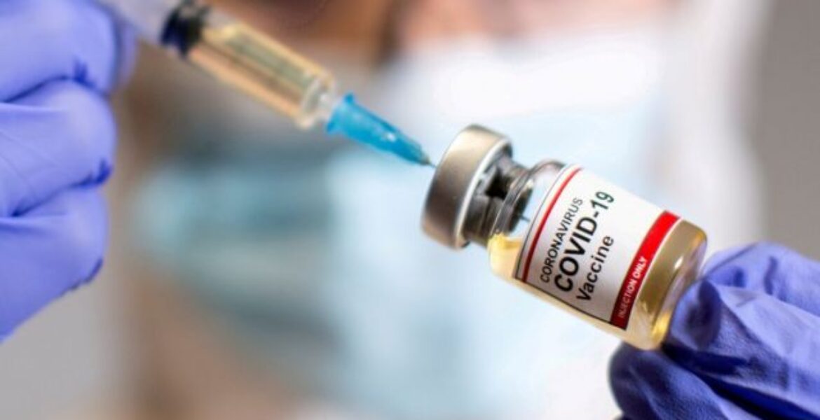 В Жанаозене прошла акция против обязательной вакцинации