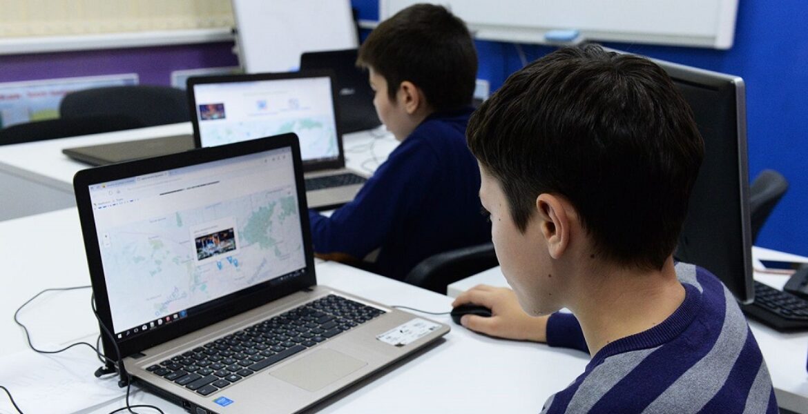 2,5 млрд тенге похитили при покупке ноутбуков для школьников в Туркестанской области