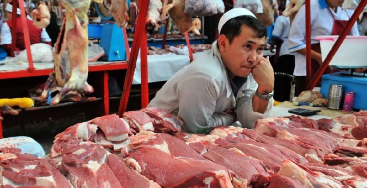 Богатые казахстанцы едят почти в 4 раза больше мяса, чем бедные