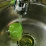 В Астане из кранов потечет зеленая вода